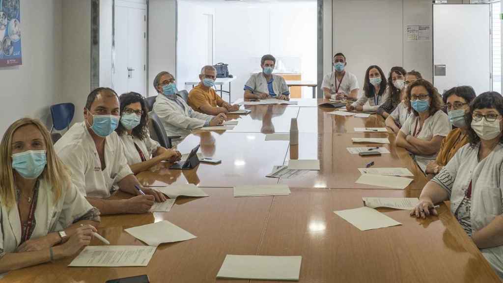 Médicos del Hospital Universitari de Bellvitge en la reunión de la creación de la nueva Unidad Post-Covid-19 / EP