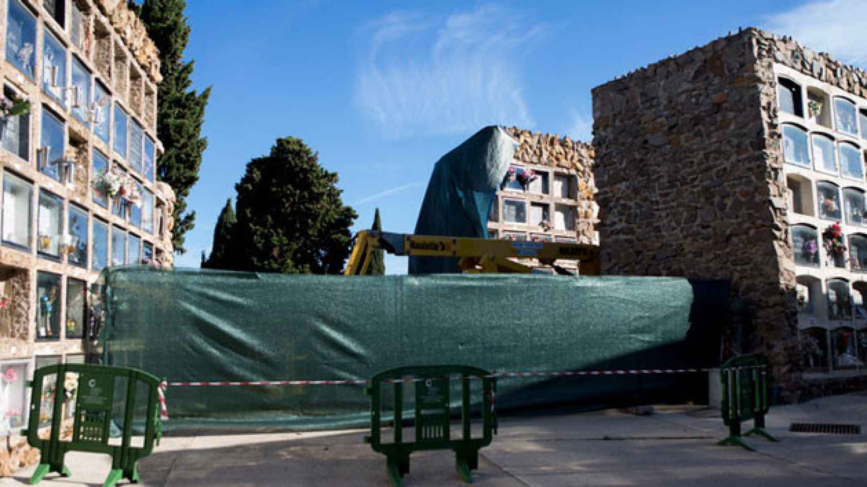 Derrumbe de 140 nichos en el cementerio de Montjuïc de Barcelona / CG