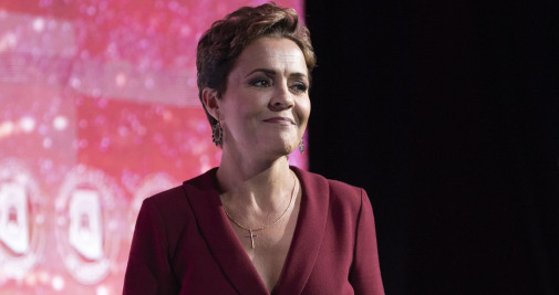 La candidata republicana a gobernadora de Arizona, Kari Lake, pronuncia un discurso durante la fiesta electoral republicana / EFE