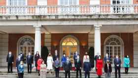 El Gobierno al completo, a las puertas del palacio de la Moncloa / EP