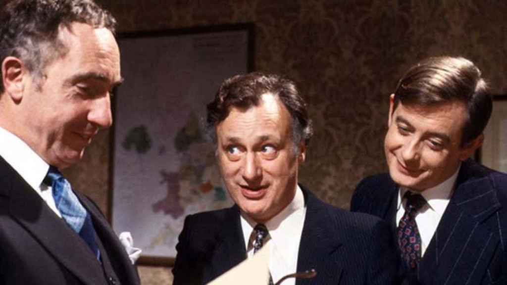 Los protagonistas de la serie Yes, minister de la BBC, cuyas secuencias sobre Europa han sido recuperadas tras el Brexit.