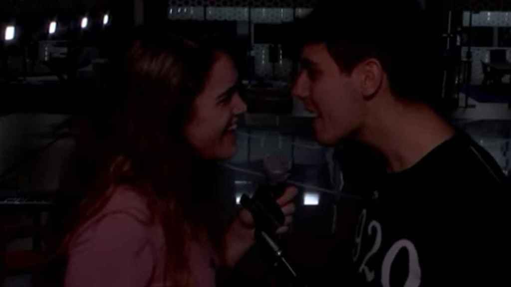 Alfred y Amaia antes de fundirse en un tremendo beso en 'Operación Triunfo'/ CD