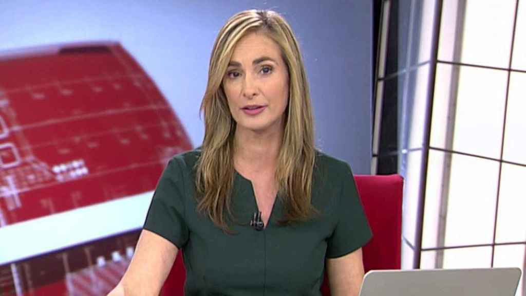 La periodista Marta Reyero durante un informativo / CUATRO