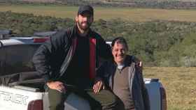 El portero del Liverpool, Alisson Becker, junto a su padre, José Agostinho Becker / INSTAGRAM