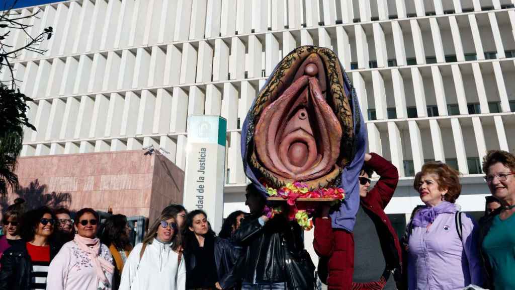 La vagina de plástico de la 'Gran procesión del Santo Chumino Rebelde' / EP