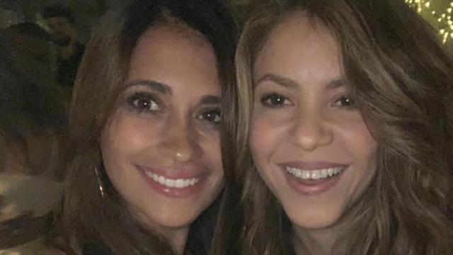 Antonella Roccuzzo y Shakira en la fiesta del Barça