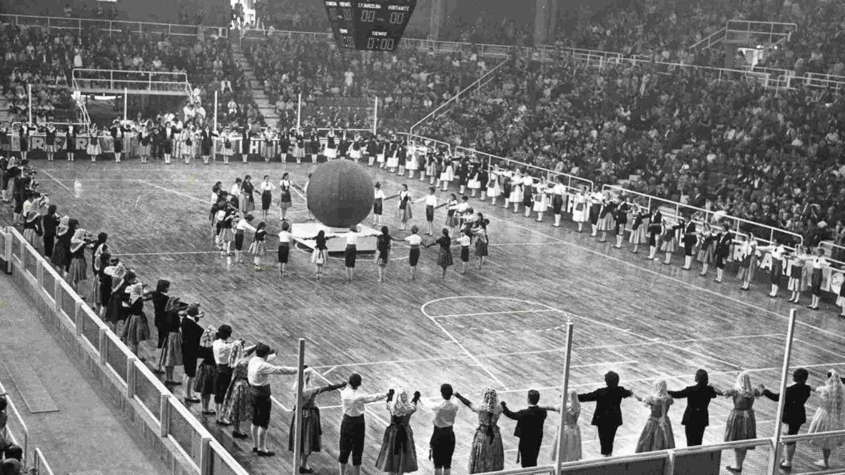 El Palau Blaugrana, el 23 de octubre de 1971, durante su inauguración oficial / FCB