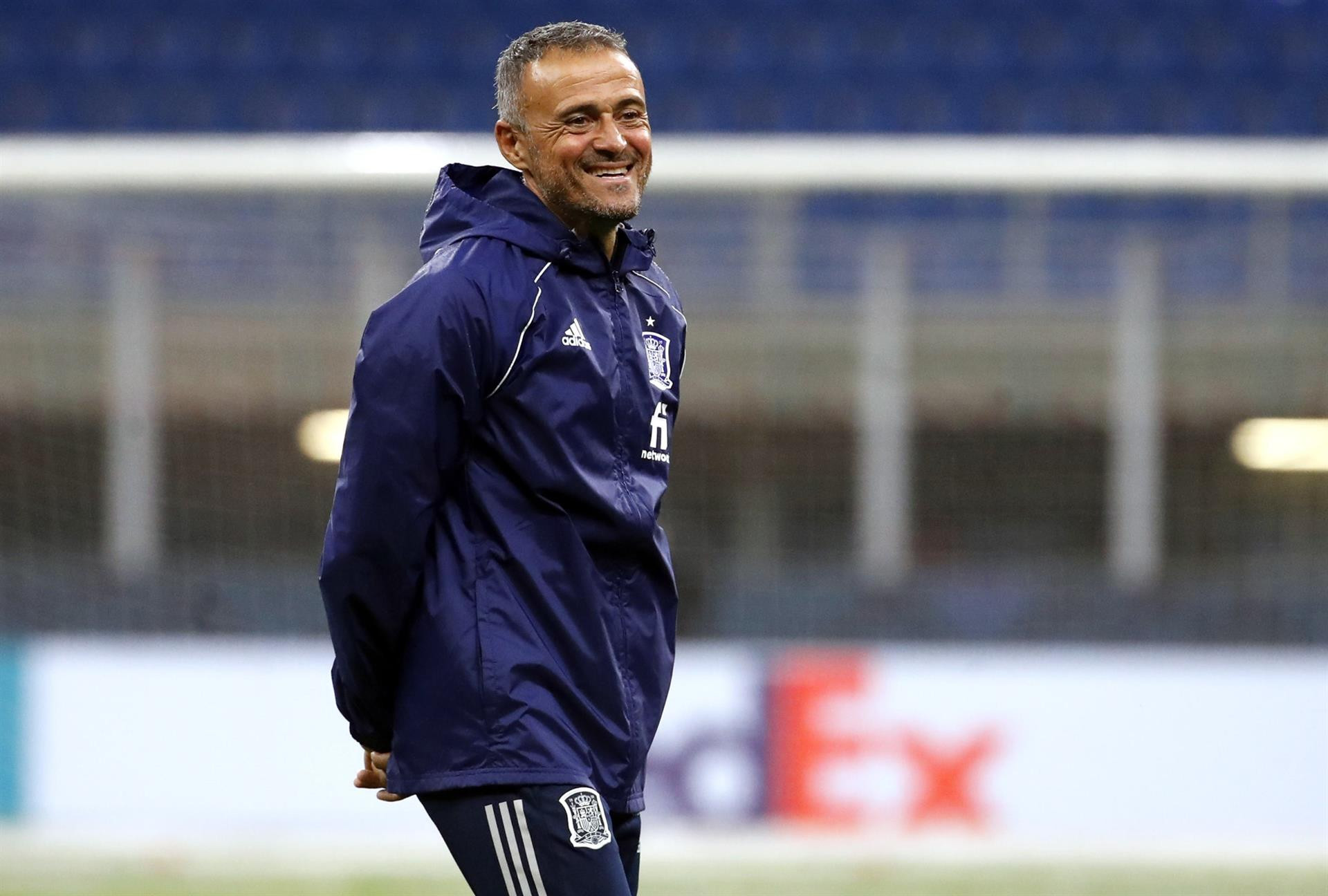 Luis Enrique sonriendo en un entreno con la selección / EFE