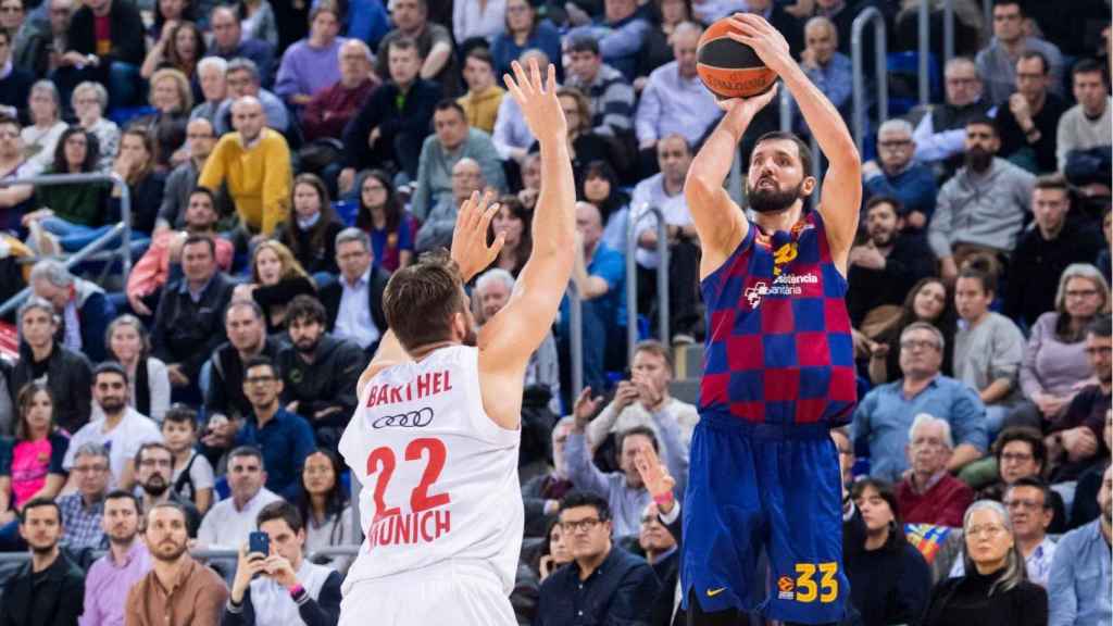 Mirotic lanza a canasta ante la defensa del Bayern | FCB