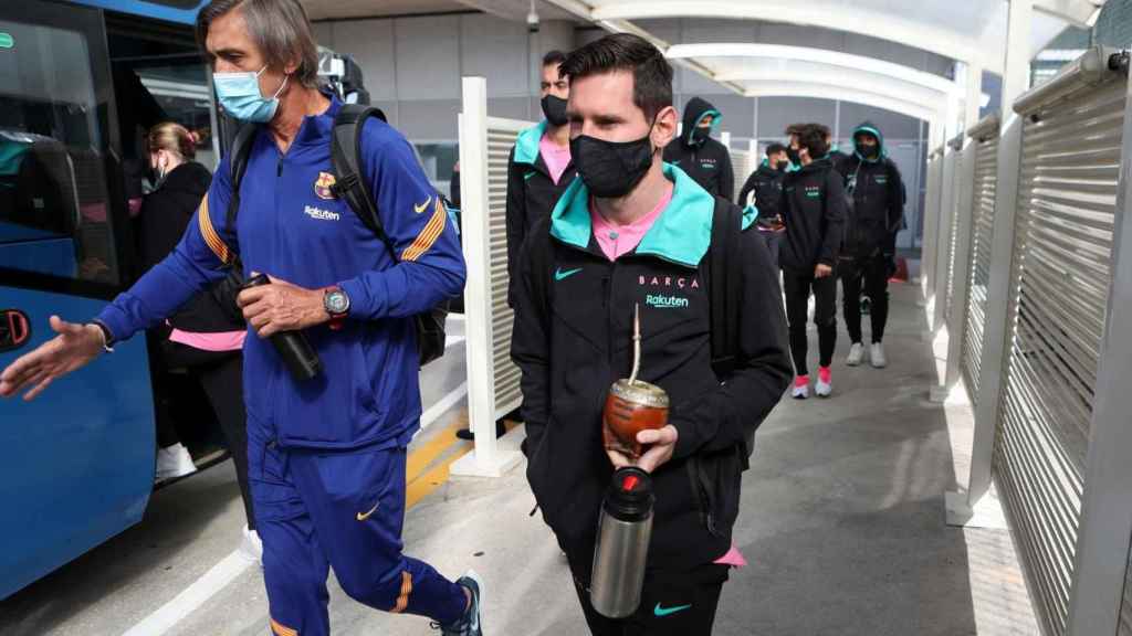 Pep Costa, Leo Messi y Sergio Busquets en un viaje con el primer equipo / FC Barcelona