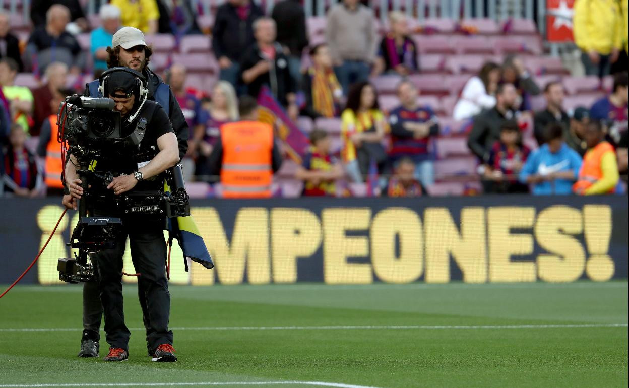 Una camara de televisión en el Camp Nou / Redes