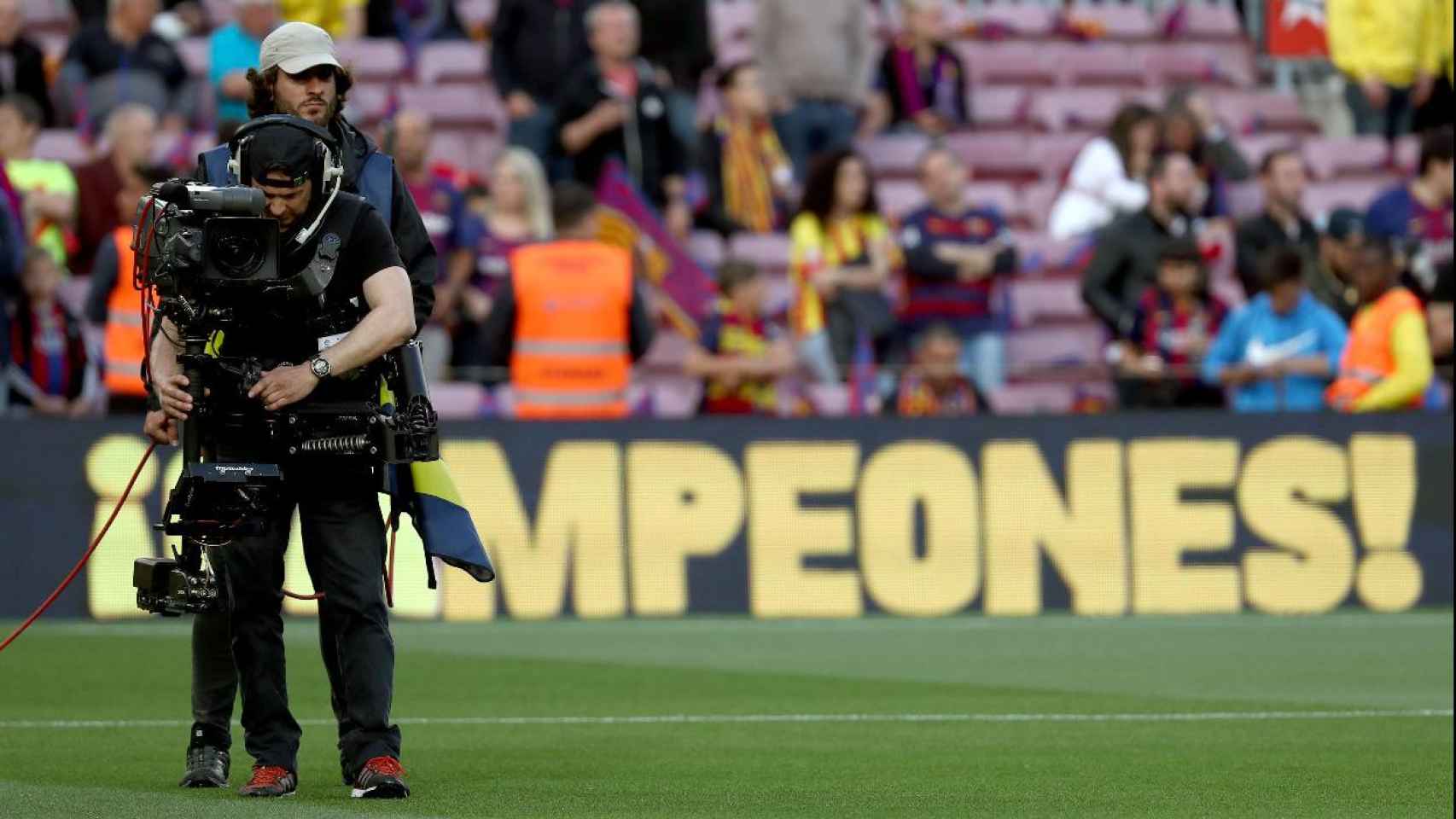 Una camara de televisión en el Camp Nou / Redes