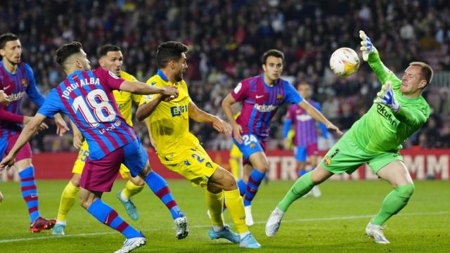 Jordi Alba, Ter Stegen y Lenglet, contra el Cádiz / EFE