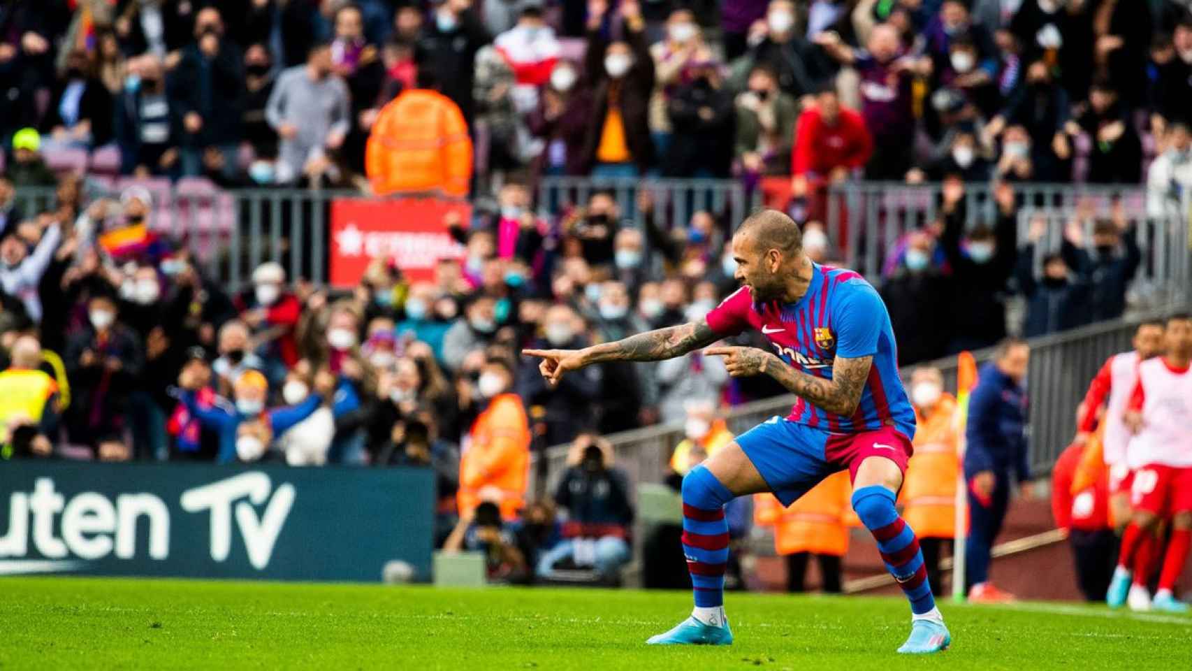 Dani Alves, eufórico, logró un dato curioso en la historia del Barça con su gol al Atlético / FCB