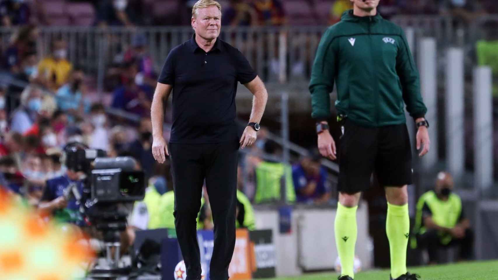 Koeman dirigiendo al Barça contra el Bayern / FC Barcelona