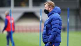 Ronald Koeman, en un entrenamiento del Barça | EFE