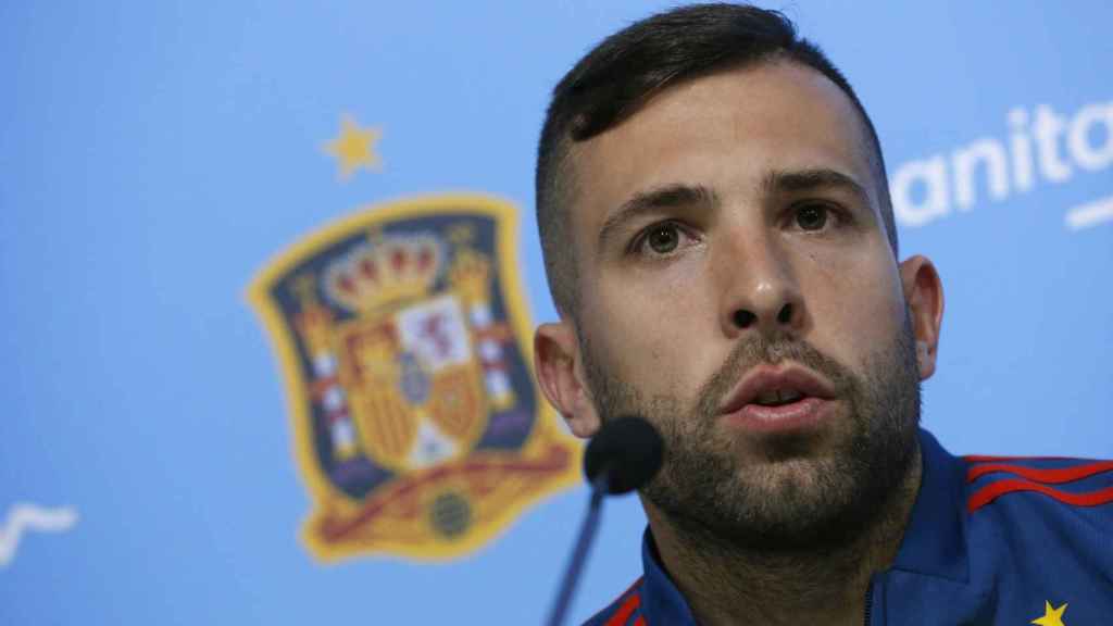 Jordi Alba atiende a los medios en una rueda de prensa de la selección española / EFE