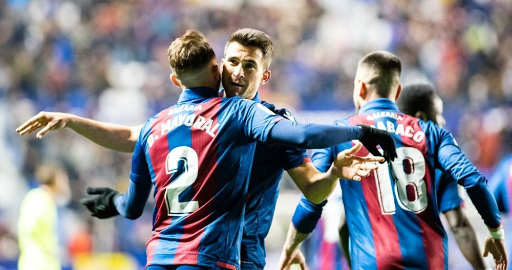 Los jugadores del Levante celebran un gol al Barça en la Copa del Rey / LEVANTE