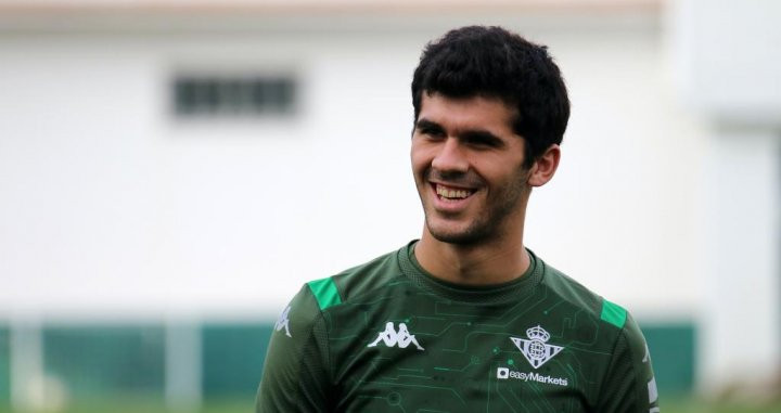 Aleñá en un entrenamiento del Real Betis / EFE