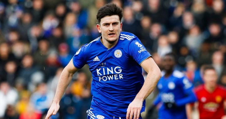 Maguire luchando un balón con el Leicester City / EFE