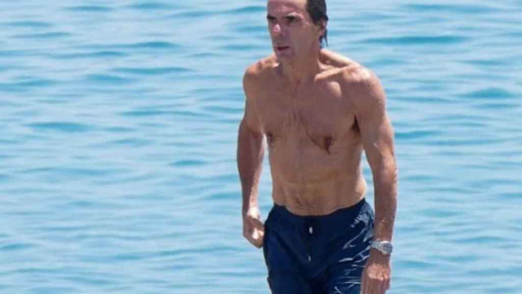 aznar sin camiseta