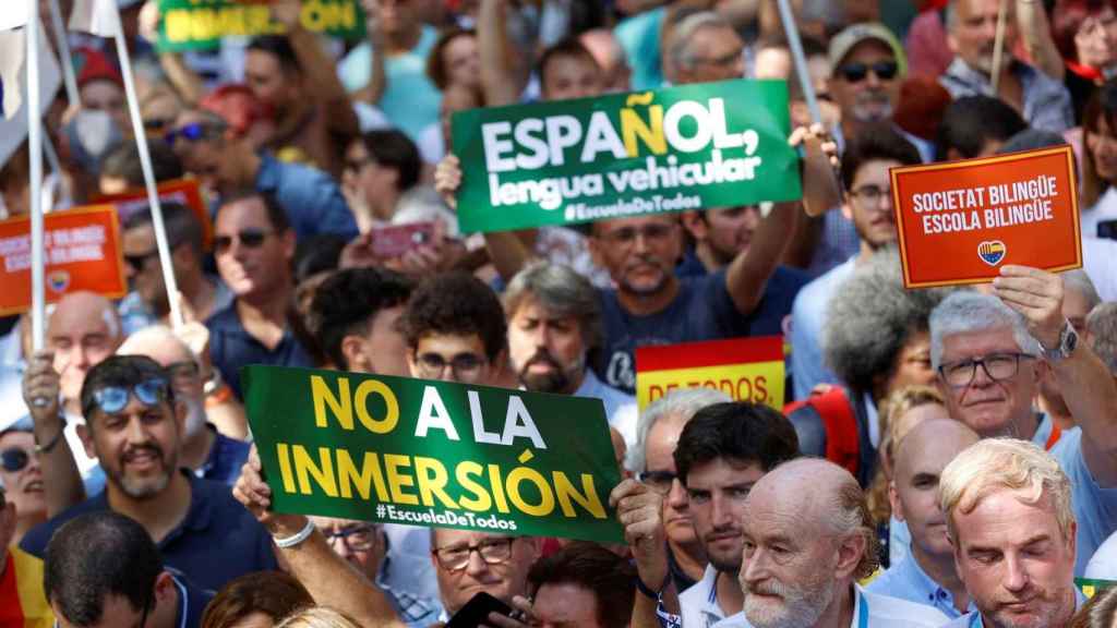 Una imagen de una manifestación de Escuela de Todos, entidad que reclama al TC que aparte a Díez de la causa del 25%  / EFE