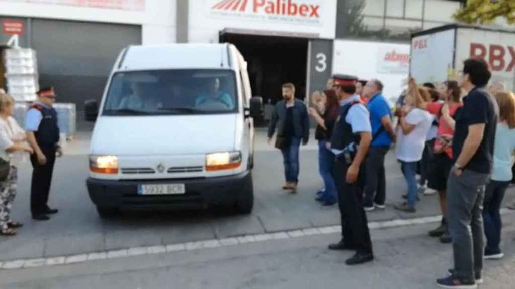 La intervención en la nave de Iniciatives Events de Igualada (Barcelona) antes del 1-O / CG