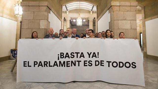 Protesta de Ciudadanos por el homenaje a la expresidente del Parlament, Carme Forcadell en la Cámara catalana / CG