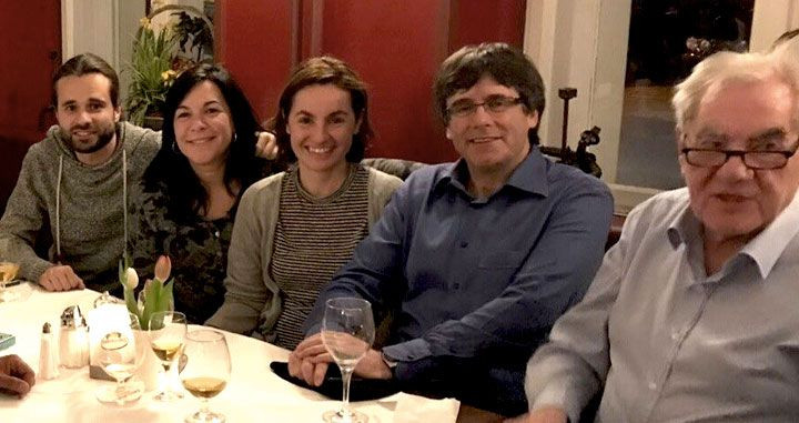 Cales Puigdemont se ha reunido en Berlín con varios diputados de ERC / TWITTER