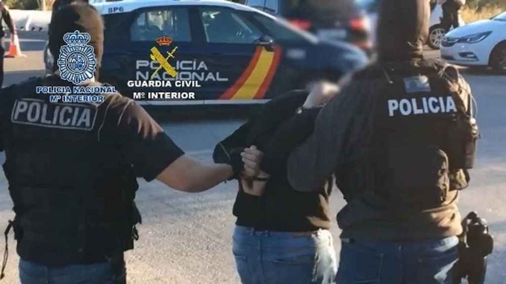 Agentes de la Policía Nacional detienen a una persona por clonar tarjetas SIM / EUROPA PRESS