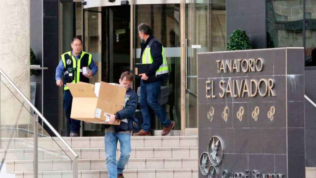 Un registro de la policía judicial en un tanatorio de Funeraria Castellana / ISAL