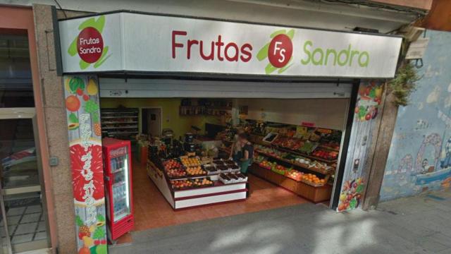 La frutería en la que un hombre agredió a la dependienta por vender peras catalanas / GOOGLE MAPS