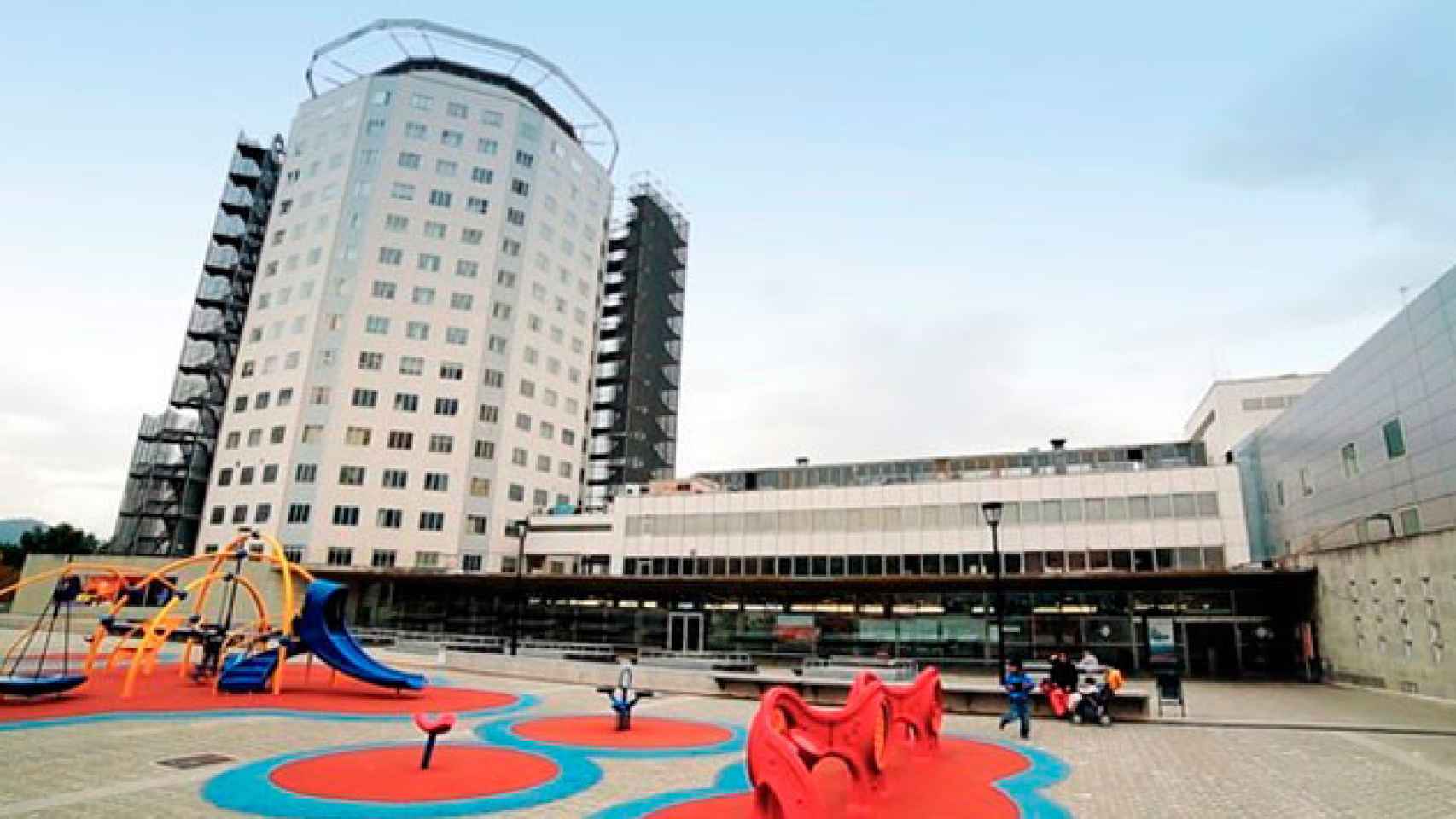 Vista del Hospital Materno-Infantil de Vall d'Hebron, el mayor complejo médico de Cataluña / EP