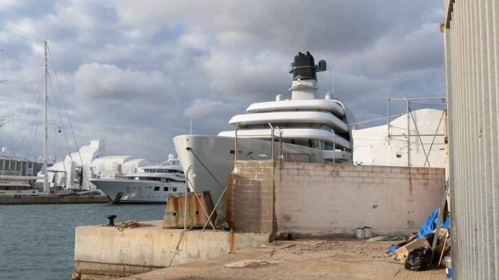 El Solaris, de Roman Abramovich, en el Puerto de Barcelona / LUIS MIGUEL AÑÓN (CG)