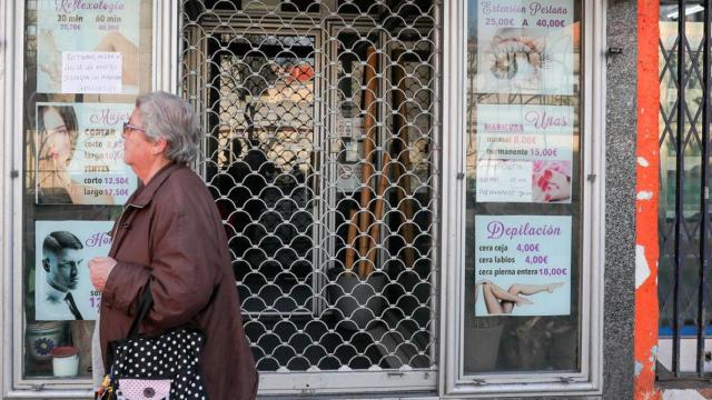 ERTE. Una tienda cerrada durante la crisis del coronavirus  / EUROPA PRESS
