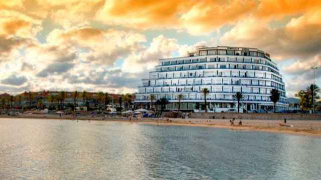 Vista del hotel Terramar de Sitges, adquirido por HI Partners en marzo de 2016 / CG