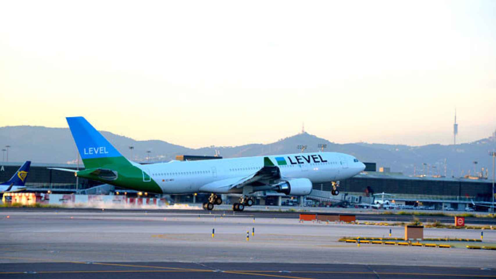 Un Airbus A330 de Level despega del aeropuerto de Barcelona-El Prat / CG