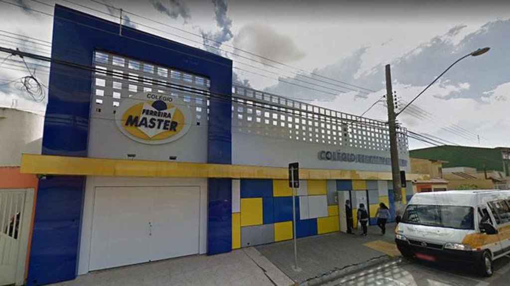 La puerta del colegio Ferreira Master de São Paulo, donde una mujer abatió a un ladrón / CG