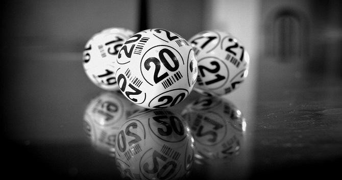 Bolas de juegos de azar / Alejandro Garay EN PIXABAY