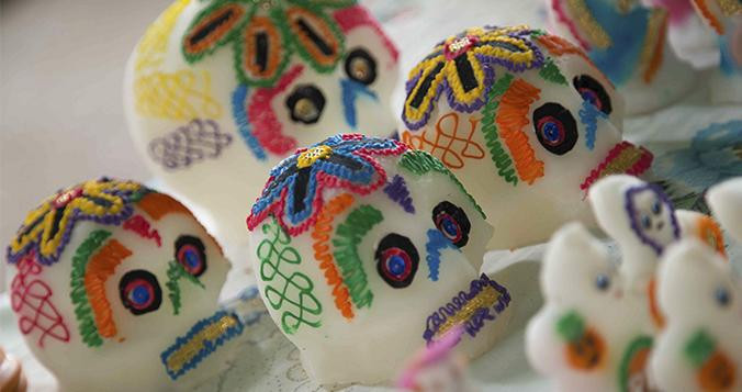 Calaveras en el mercado de Oaxaca durante el Día de Muertos / TURISMO DE MÉXICO