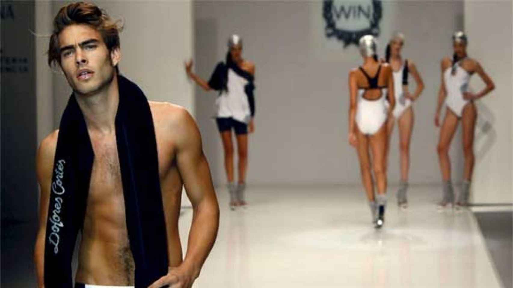 El modelo Jon Kortajarena en un desfile / EFE