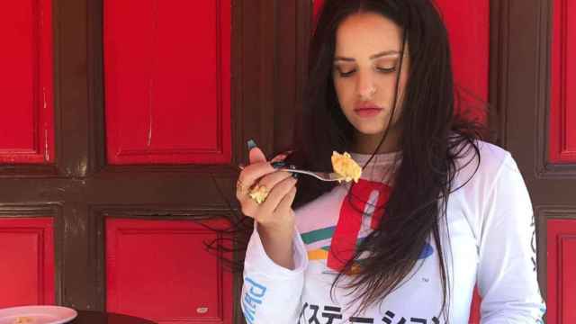 Rosalía Vila fomenta los malos hábitos alimenticios en sus redes sociales / INSTAGRAM