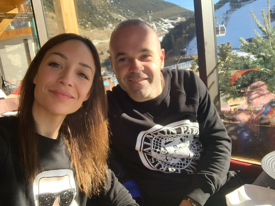 Iniesta y su pareja Anna Ortiz