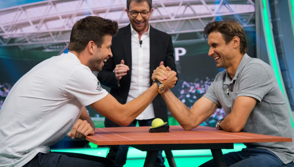 GERARD PIQUÉ Y DAVID FERRER COMPITEN EN EL HORMIGUERO