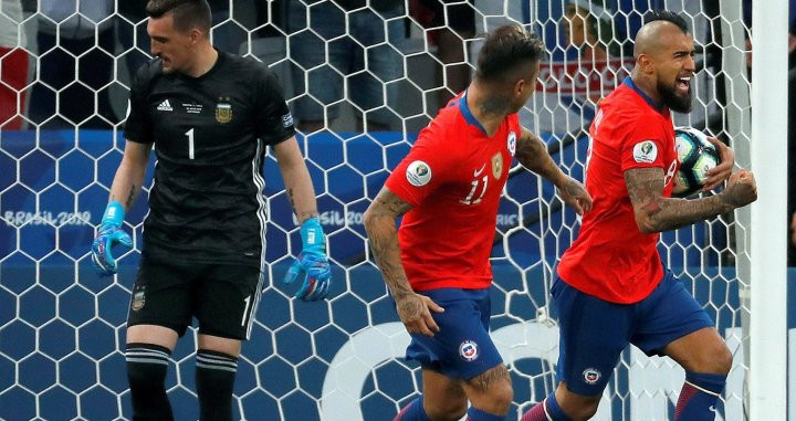 Arturo Vidal celebra su gol ante Argentina / EFE