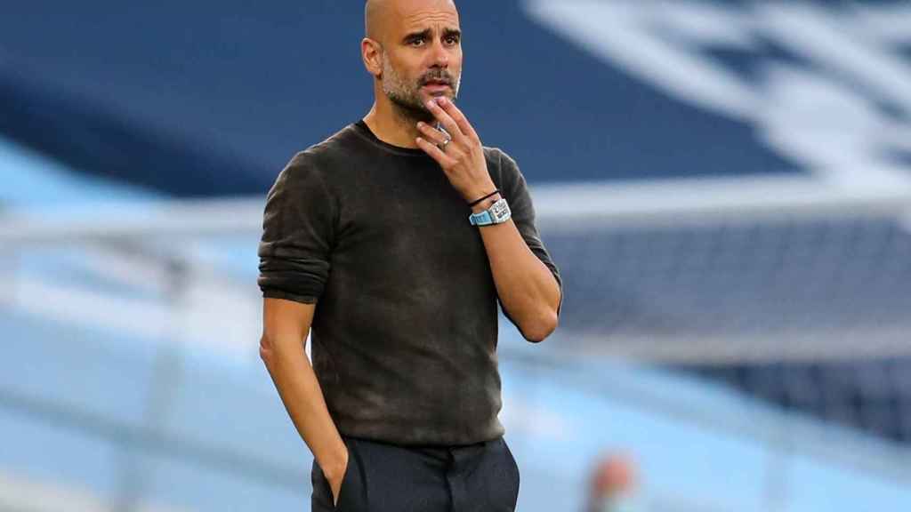 Pep Guardiola durante el partido del Manchester City contra el Leicester / EFE