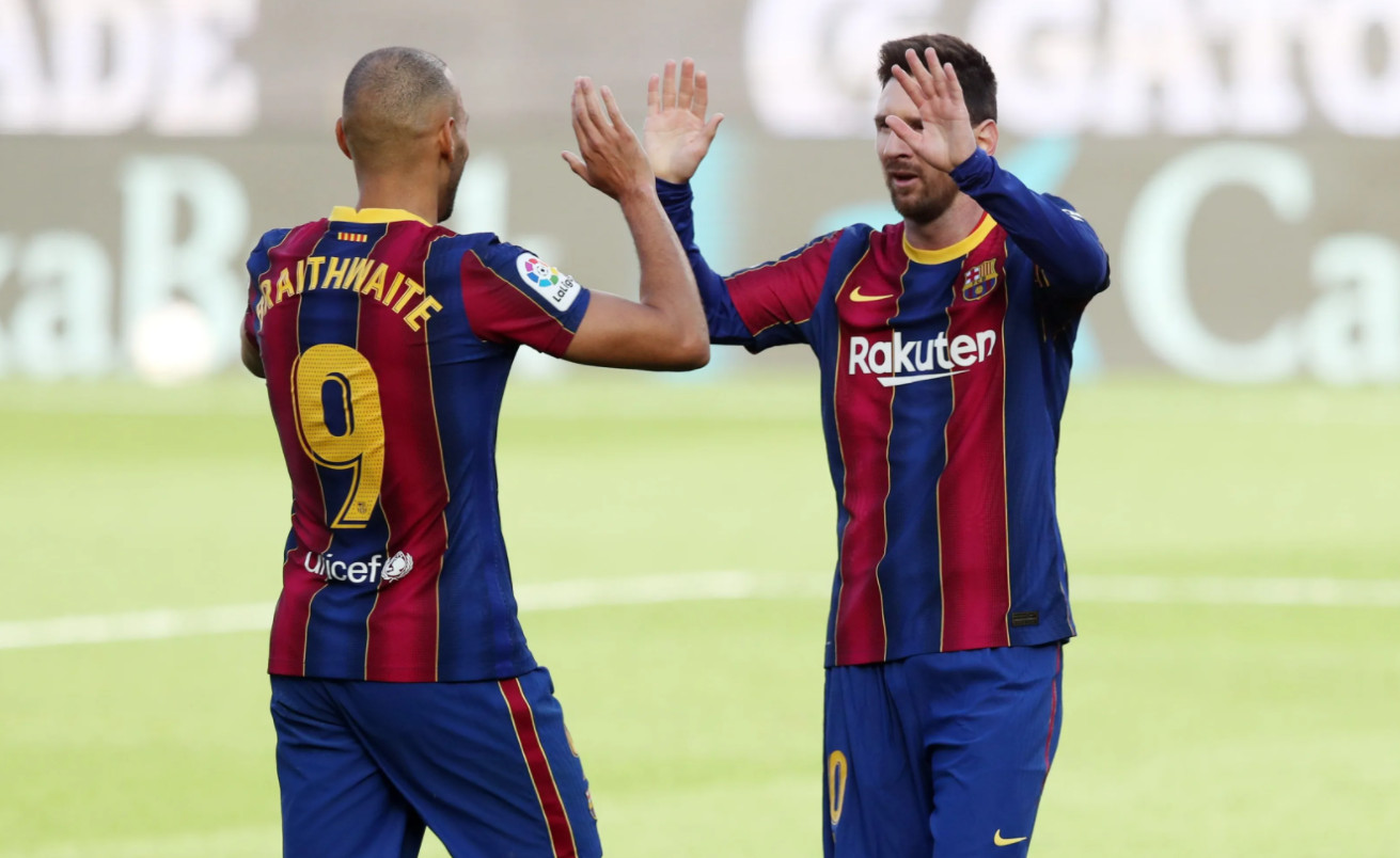 Braithwaite celebrando su gol contra el Osasuna con Messi / FC Barcelona