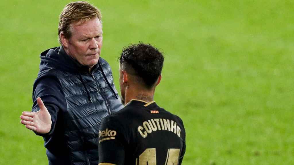 Coutinho saluda a Koeman tras ser sustituido | EFE