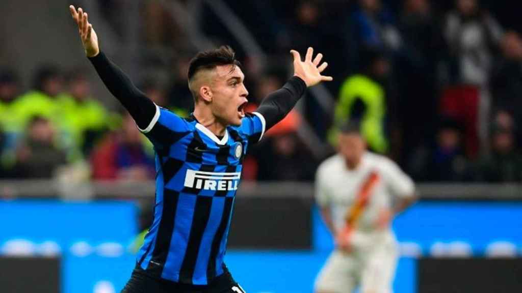 Lautaro Martínez protesta una acción en un partido del Inter de Milán | EFE