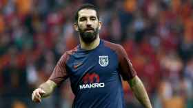 Arda Turan en un partido con el Estambul Basaksehir / EFE